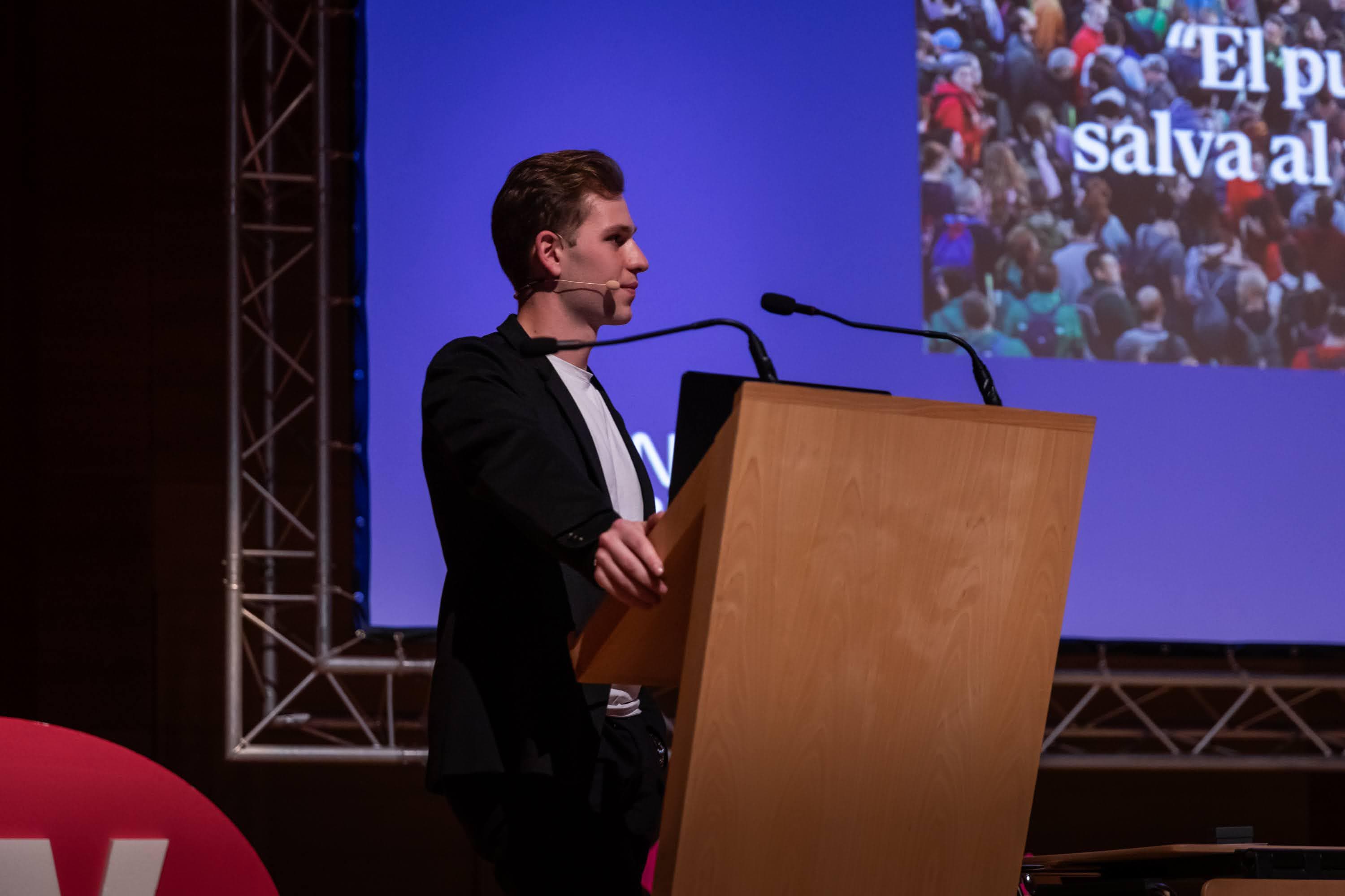 Jordi Segura dando conferencia